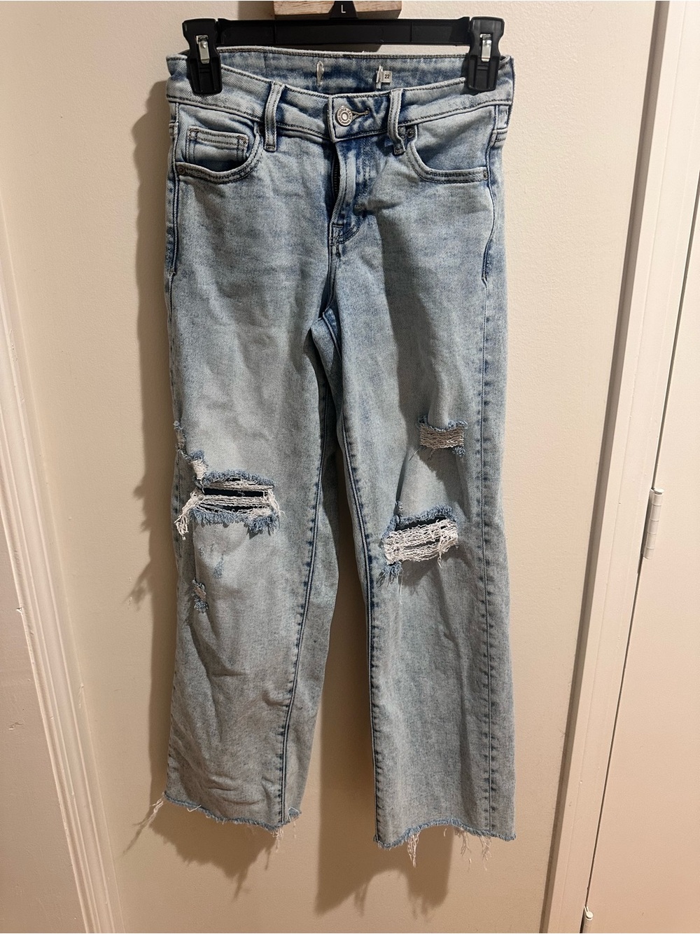 Light Wash Distressed Kids' Jeans - Cropped Ripped Style